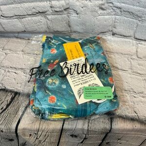 Free Birdees Space Pattern Bamboo Zip Front Newborn Gown and Matching Hat 0-3M